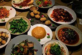 这次让医生告诉你！隔夜的茶水、菜和肉究竟能不能吃图片