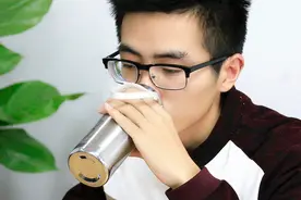 一天喝8杯水是错的？喝水越多，肾脏过滤压力越大？给您正解图片