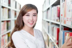 美女村医，身价上千万。一夜之间，却为何落得一地鸡毛？图片