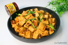 1块豆腐1勺酱，大火一炖，比肉还香，好吃得连汤也不剩图片