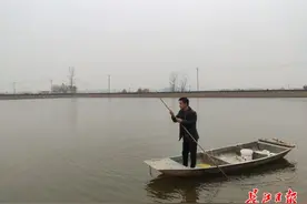 从村里有名的贫困户变成致富带头人，他最感谢的就是这群人图片
