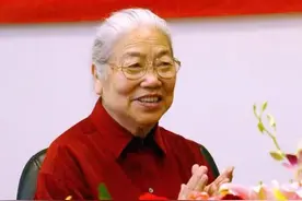 “百名书记讲党史” ｜ 谁说女子不如男——“豫剧皇后”常香玉图片