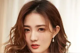 徐璐穿白吊带裙，甜如初恋模样图片