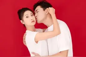 有一种秀恩爱叫唐嫣“结婚照”，看别人都是一本正经唯独她不一样图片