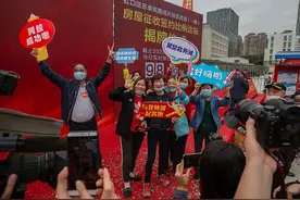 聚力北外滩 | 别了，蜗居！记者镜头里的北外滩旧改图片
