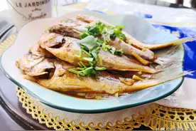 换季饮食要搞好，这盘小黄鱼鲜嫩可口肉质好细腻，去腥提鲜有妙招图片