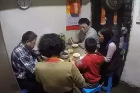 上海一家5口全靠老婆养，婆婆怕她离开，和亲戚反目也要改造房子图片