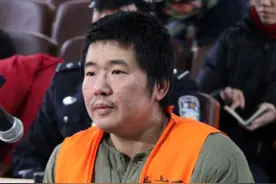 中俄列车大劫匪邵迅逃亡18年，汶川地震捐款百万，被捕后结局如何图片