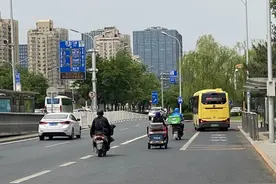 公交车进站不再影响骑行，还新增了这些标志图片