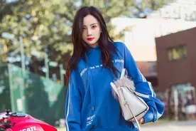 李小璐真不显老，日常穿搭气质甜美，39岁依然少女风满满图片