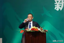身价超4000亿！这位曾经的记者，今天当了半小时中国首富：超越马云马化腾图片