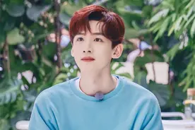 白敬亭与井柏然互动陷争议，配图提及何炅黑称，被粉丝怒批白眼狼图片