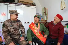致敬！阳泉三位抗战老兵收到一份特殊礼物……图片