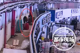 4名大妈去市场捡螃蟹，结果把自己“捡”进了派出所图片