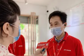 独臂“骑士”——快递小哥刘涛图片
