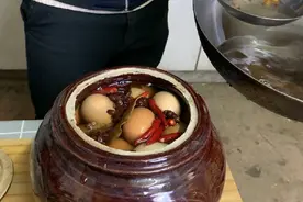腌鸡蛋时，只放盐就错了，大厨告诉你正确做法，个个起沙流油图片