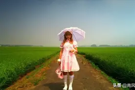 他说她是“小魔女”，我说她是受害者图片