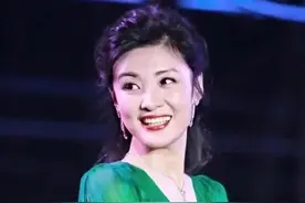 周涛曾经是公认的“央视一姐”，她到底有多美？（多图）图片