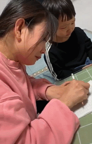 有远见的父母看透这一点：为什么聪明的父母，从不逼孩子写作业？图片