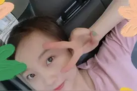 奥运女孩林妙可晒全家照，满脸胶原蛋白超嫩，父亲做鬼脸显年轻图片