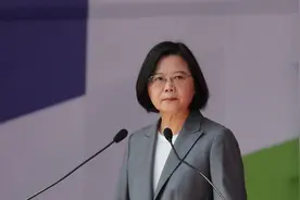 美军狼狈逃离阿富汗，岛内宵小彻底慌了，解放军亮剑敲山震虎图片