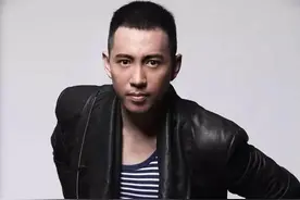 凭借《我是特种兵》走红，与华筝公主低调结婚，如今生活幸福美满图片