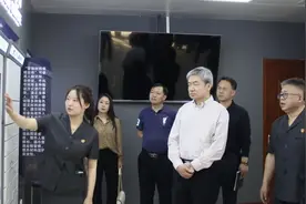 西安市灞桥区人大常委会姜旭主任一行调研灞桥法院诉服中心工作图片