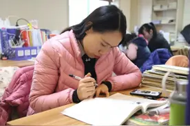 沈阳家长补课后反手举报老师，双胞胎在校被孤立，结果在意料之中图片