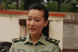 42岁谭晶近况，低调嫁科学家丈夫，女儿可爱又乖巧图片