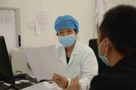 皮肤日渐变黑，深圳男子查出这种病图片