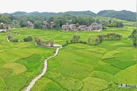 贵州安龙：布依山村静美村居图片