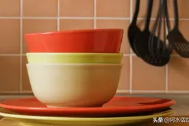 “夺命碗”是什么制作的？热米饭能变成毒药，家中老人勿贪便宜图片