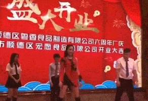 「搞笑」怎样才能年入百万呢图片