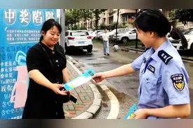 “黄金时段” 社区民警走街串巷反电诈护住居民“钱袋子”图片
