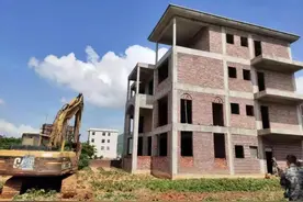南安拆除一栋三层半违建住宅！图片