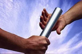 职场晋升犹如过独木桥，失去这个机会，只因我缺少“接班人意识”图片