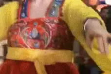 不倒翁小姐姐戴口罩复工，观众稀少，大妈吐槽：没以前有仙气了！图片