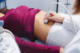 妇科检查台上的女人：脱裤子张开双腿只是开始，羞耻与尴尬更可怕图片