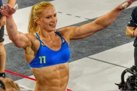 力与美：CrossFit女皇安妮·托瑟斯多蒂图片