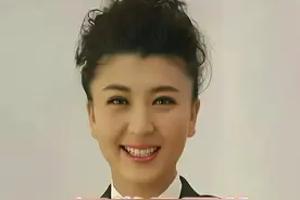 闫学晶军装图片