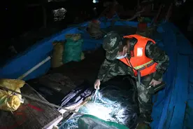 休渔期还出来捕鱼！广东揭阳连续查获两艘违规出海捕捞渔船图片