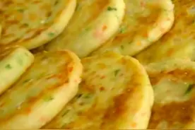 土豆饼这样做，不用加一滴水，都可以做出外酥里嫩，营养又解馋图片