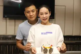 最强后母！杨怡姐姐杨卓娜42岁生日丈夫送惊喜，对继女视如己出图片