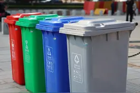 分类垃圾桶亮相建水街头，“红绿蓝灰”你投对了吗？图片