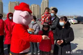 欢庆锣鼓敲起来，喜气洋洋大拜年图片
