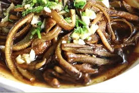 苏州美食的招牌菜之一，响油鳝糊，选对黄鳝才是做好它关键步骤图片