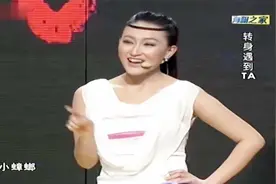 很受学生喜欢的美女老师，还被朋友称为“迷人小蟑螂”视频封面
