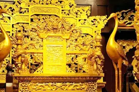故宫出现怪事！一外国人坐龙椅后离奇死亡，专家也无法解释图片