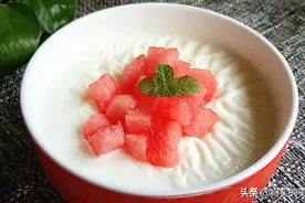 牛奶鸡蛋放锅里蒸，广东的双皮奶就这么简单，干净卫生无添加图片