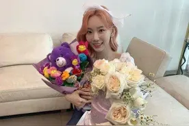 这是33岁的脸？少女时代金泰妍晒《Weekend》后台照引热议图片